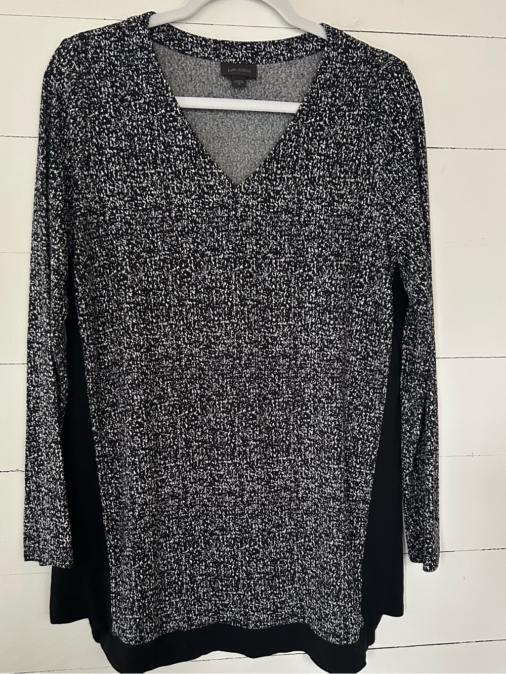 J Jill Black and White V-Neck Stretchy Tunic From the Wearever Collection Size M